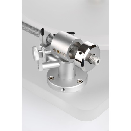 clearaudio Emotion SE Laufwerk / Satisfy Kardan Carbon Tonarm / Artist V2 MM Tonabnehmer