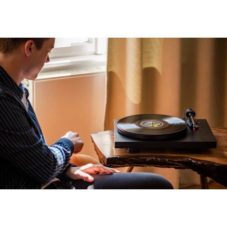 Pro-Ject Debut Carbon Evo inkl. Ortofon 2M Red Tonabnehmer