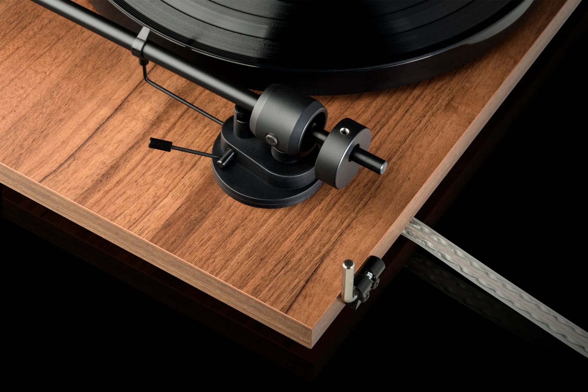 Pro-Ject E1 Standard inkl. Ortofon OM 5E Tonabnehmer